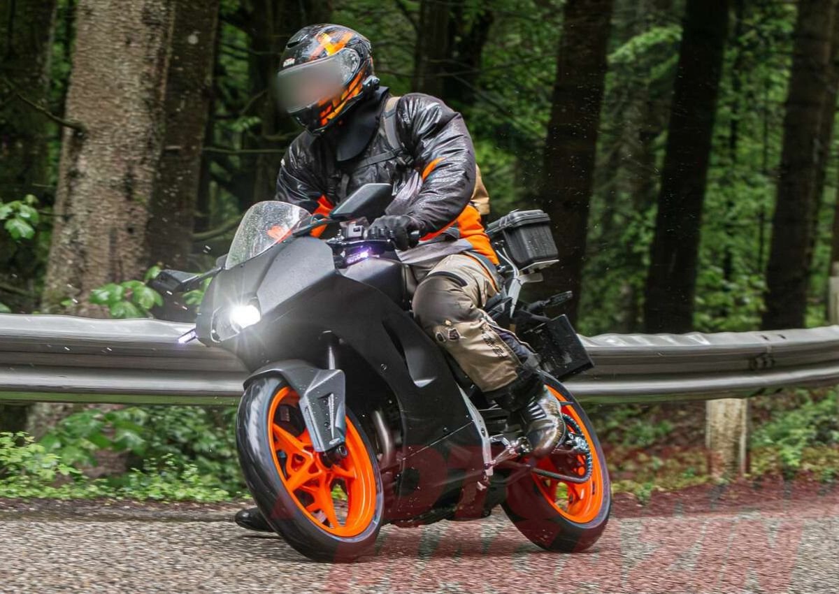 2025 KTM RC 390