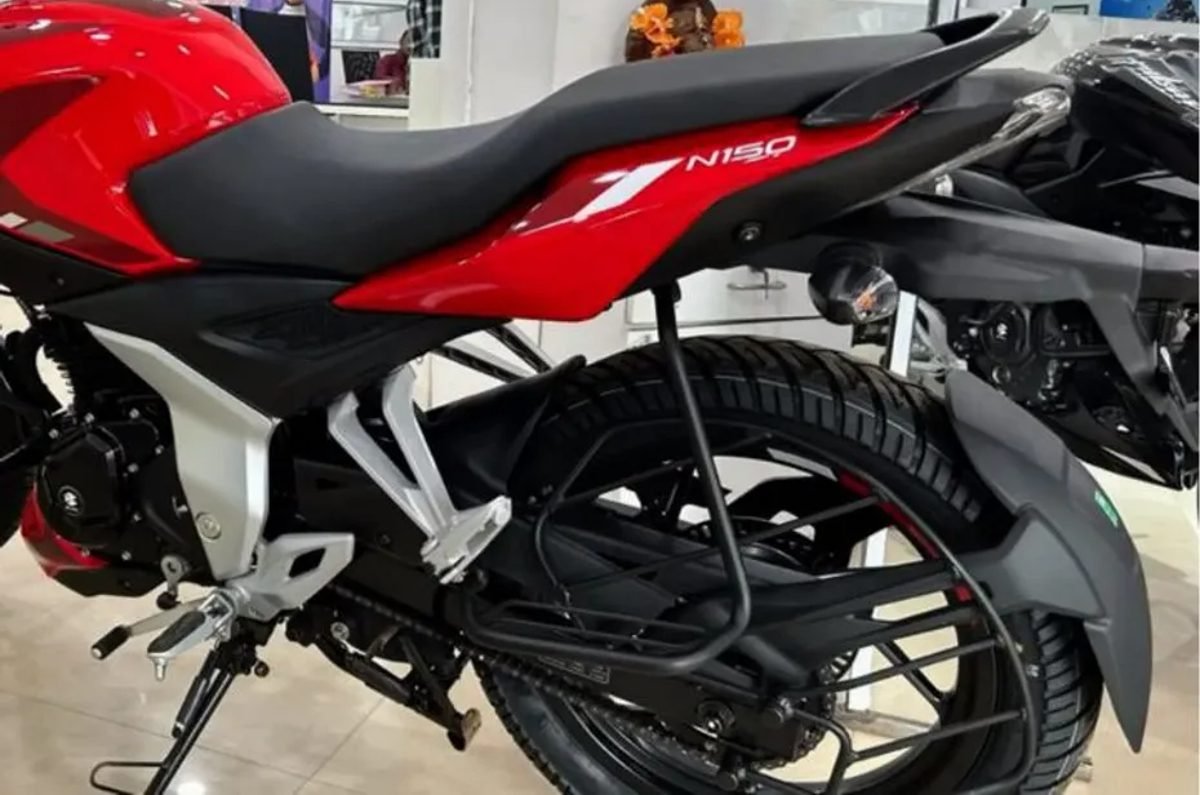 Bajaj pulsar n150 red