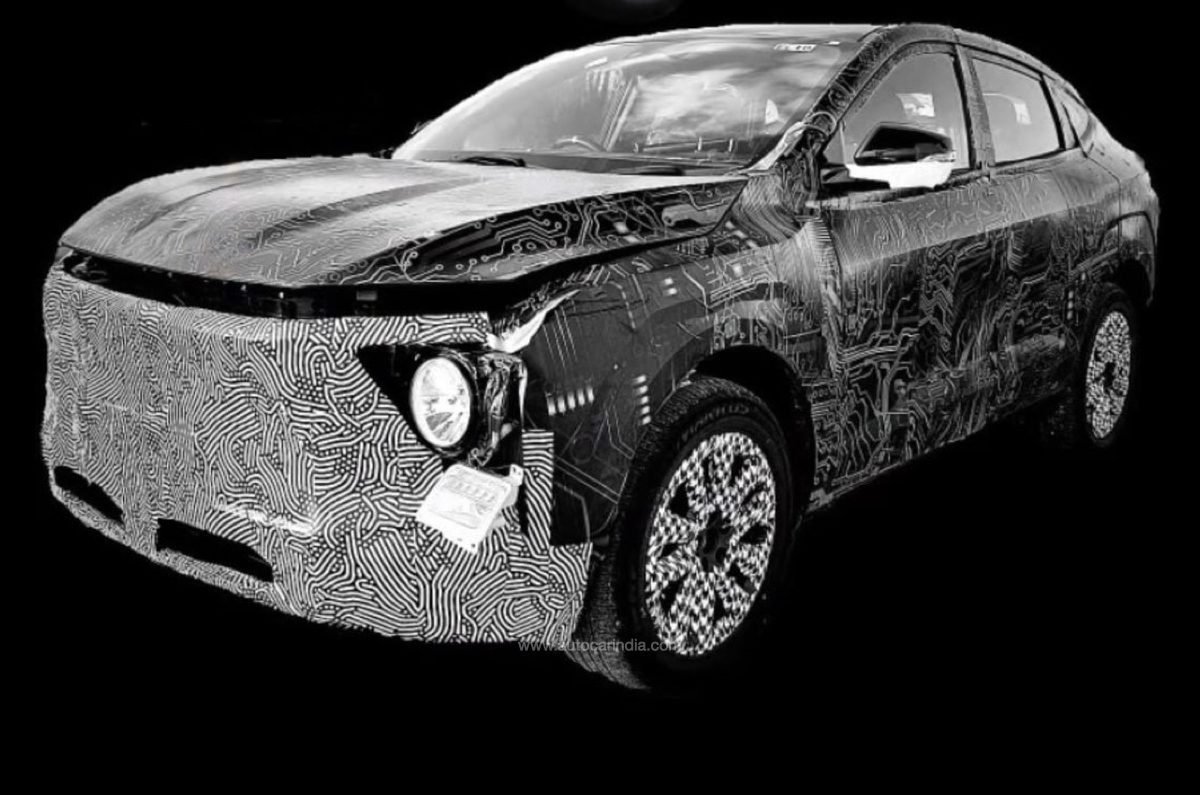 Mahindra XUV.09 front spied 1
