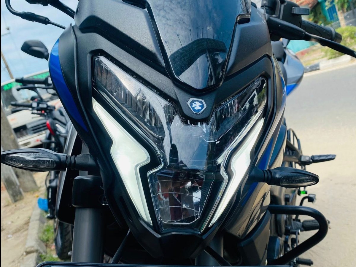 2025 bajaj pulsar ns200 headlight