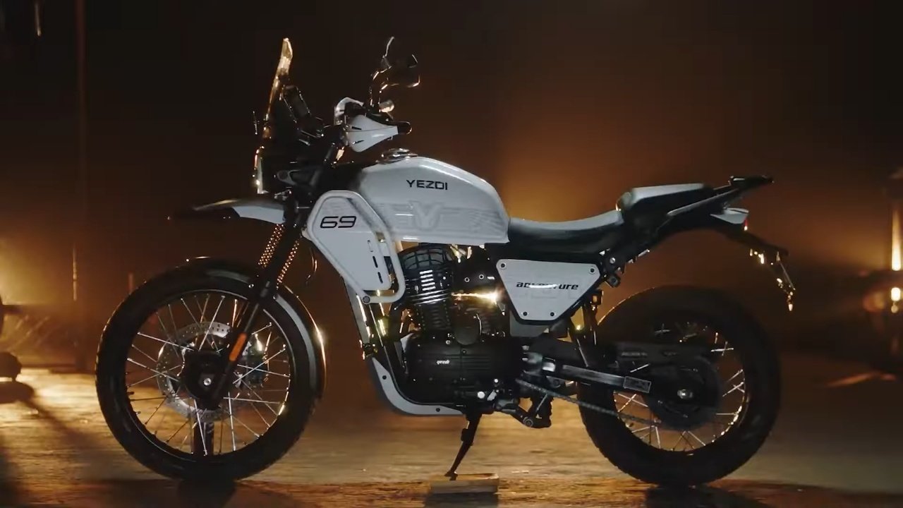 2025 yezdi adventure white