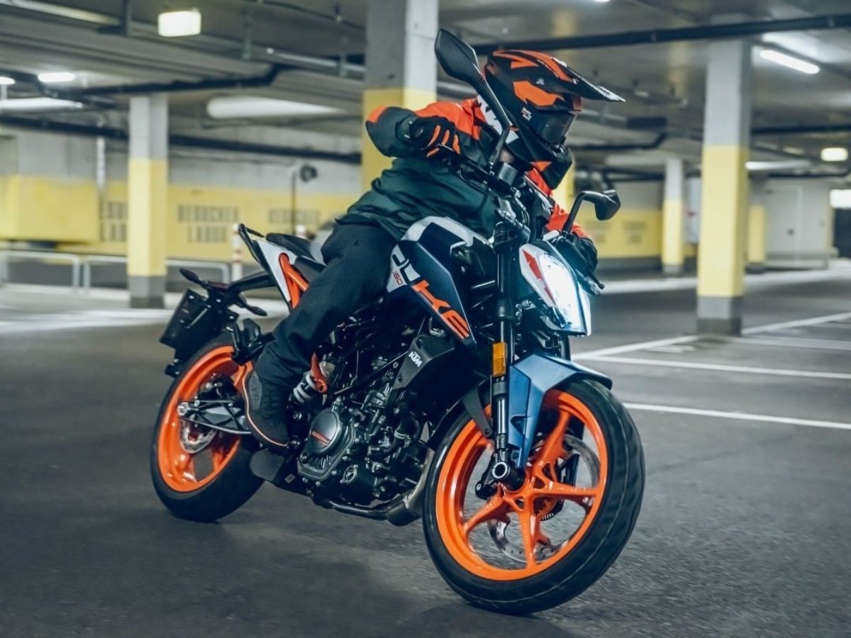 KTM 160 Duke onroad price
