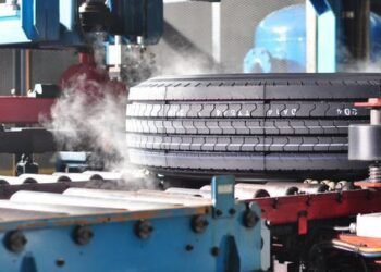 2de10 201 aug06 ceat tyre 04