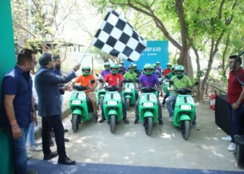 6 விநாடிகளில் கோகோரோ எலக்ட்ரிக் ஸ்கூட்டருக்கு பேட்டரி மாற்றலாம்