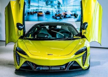 McLaren Artura supercar