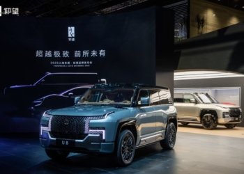 டெஸ்லாவை வீழ்த்தும் BYD ஆட்டோ எலக்ட்ரிக் வாகனங்களின் தலைவன்