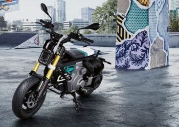 ரூ.4.50 லட்சத்தில் பிஎம்டபிள்யூ CE02 எலெக்ட்ரிக் அறிமுகமானது