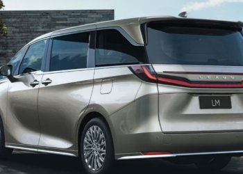 மேம்படுத்தப்பட்ட லெக்சஸ் LM 350h இந்தியாவில் அறிமுகம்